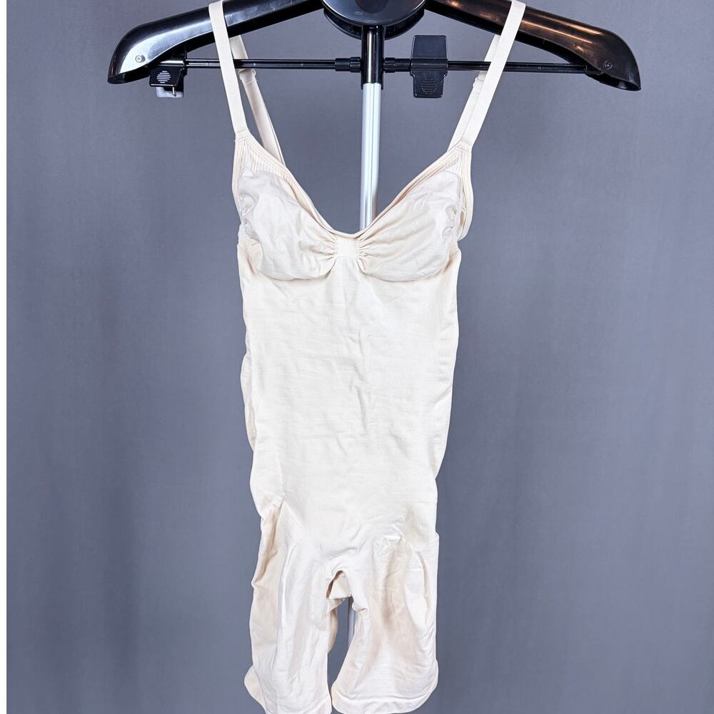 SKIMS Sand Seamless Sculpt Mid Thigh Bodysuit - Women’s Size Small NWOT Beige